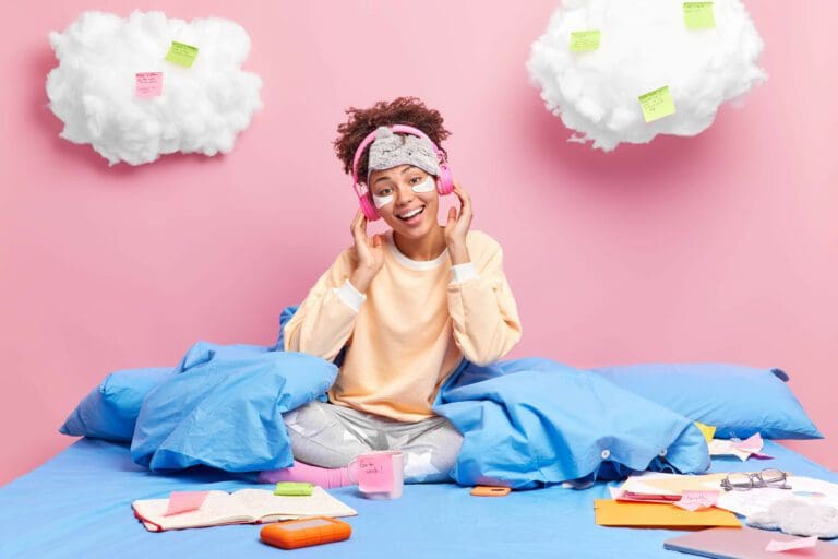 femme travaille dans son lit