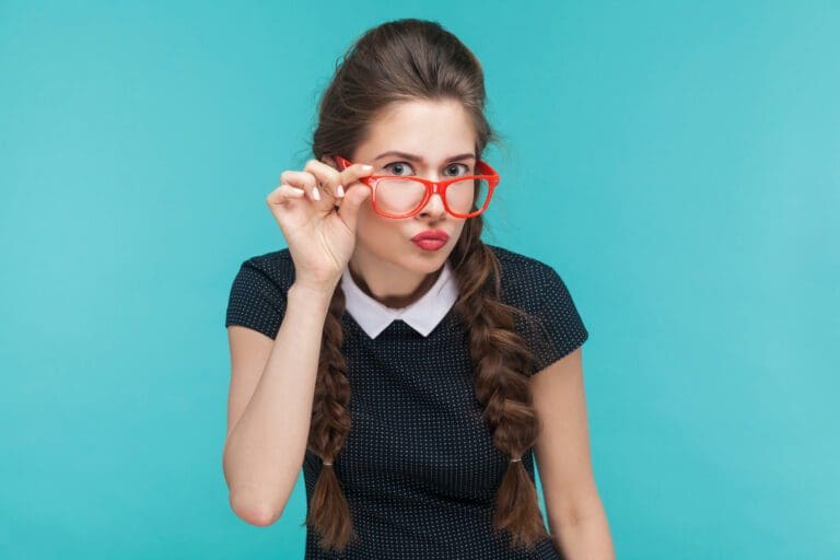 femme à lunettes