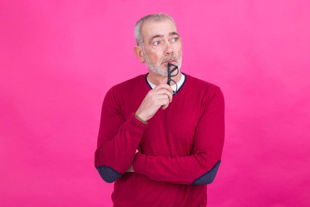 homme réfléchit