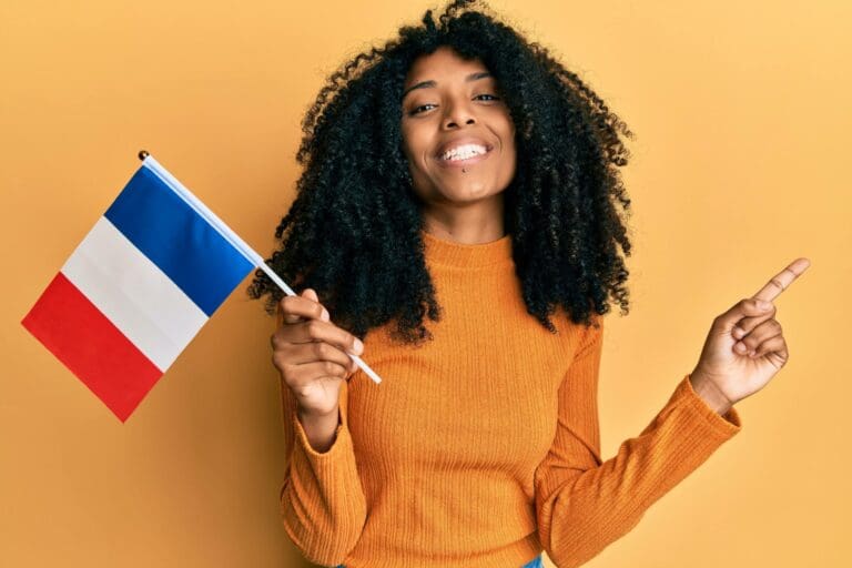 femme avec drapeau de la france