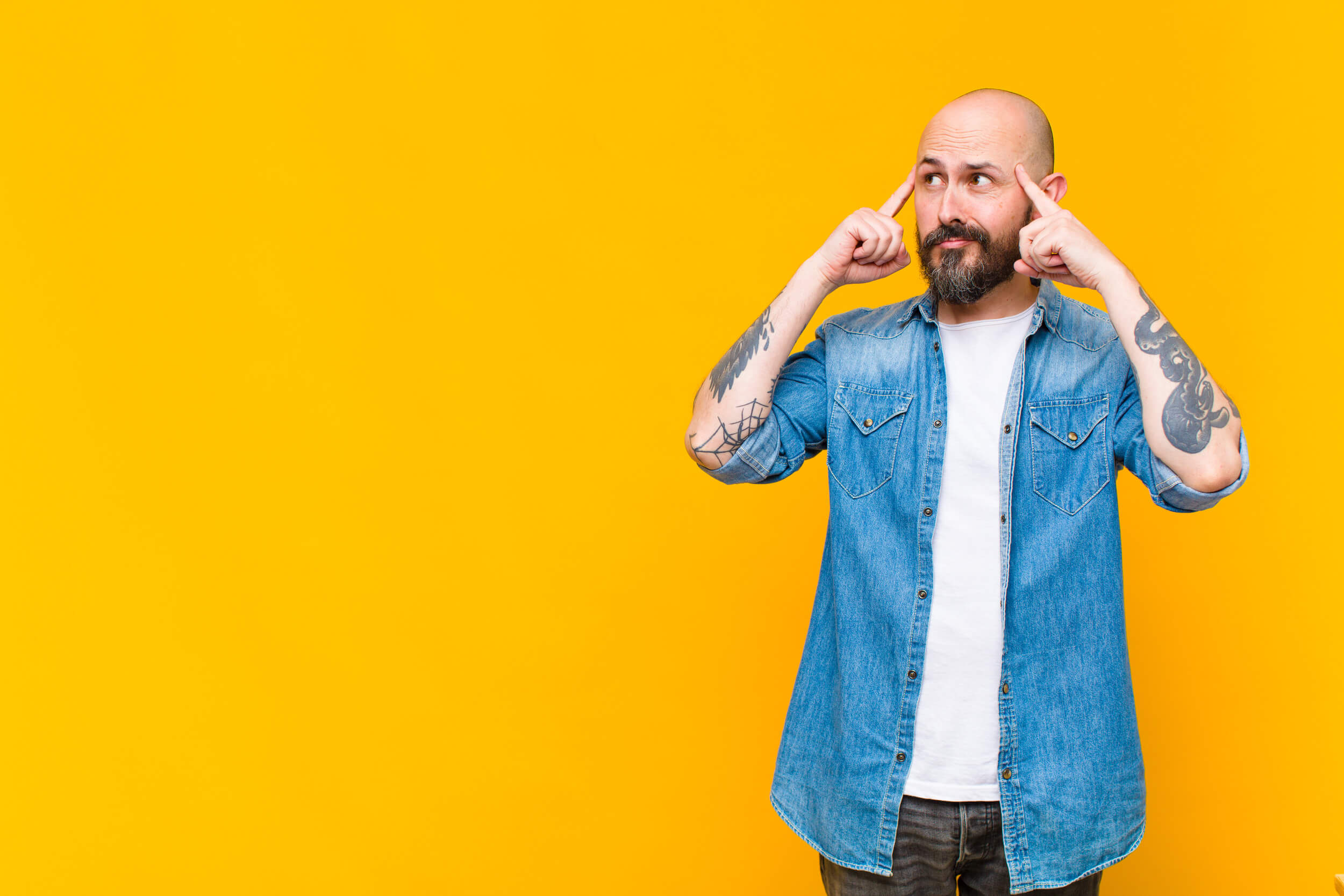 homme chauve qui a une idée