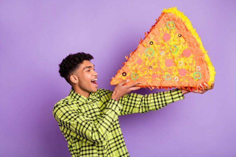 homme et pizza
