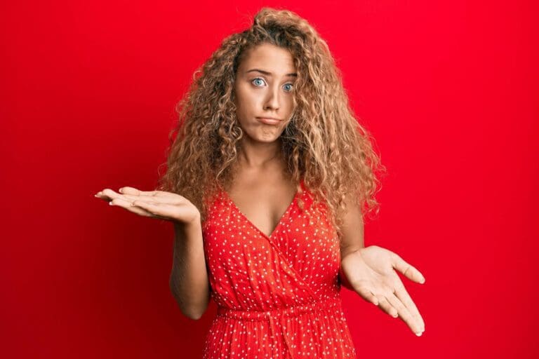 femme hésite